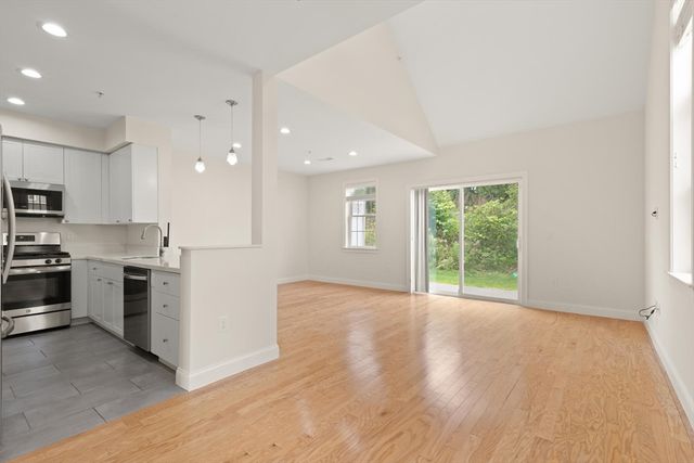 70 Endicott 1406, Norwood, MA 02062