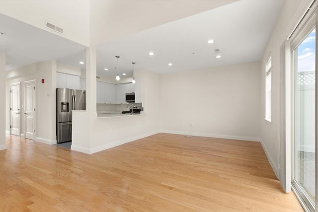 70 Endicott 1406, Norwood, MA 02062