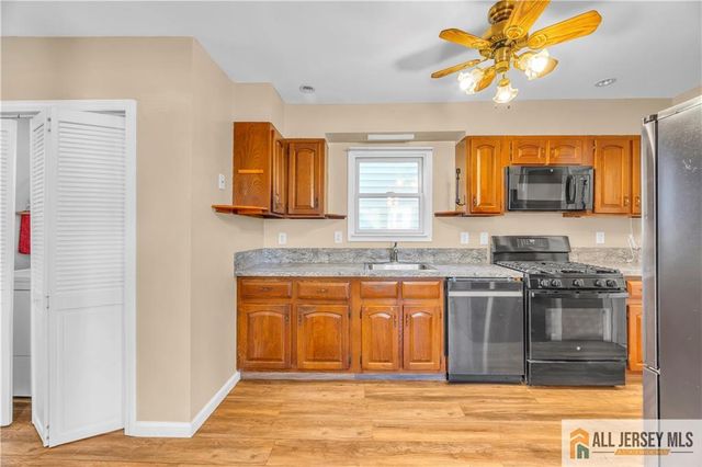 27 Charles Street, Carteret, NJ 07008