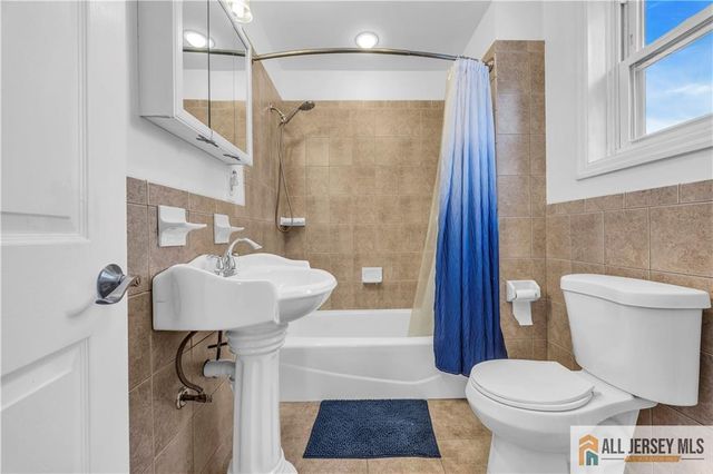 27 Charles Street, Carteret, NJ 07008