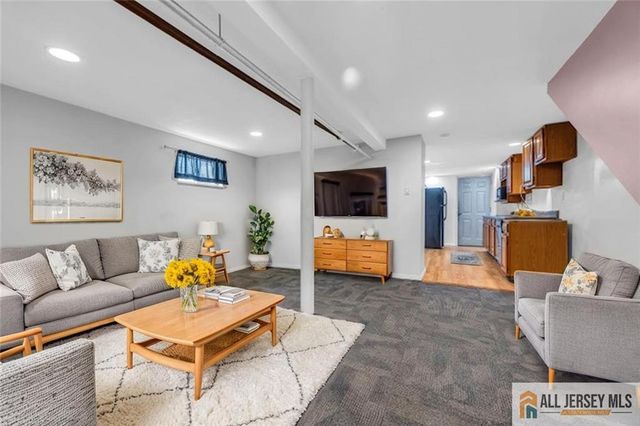 27 Charles Street, Carteret, NJ 07008