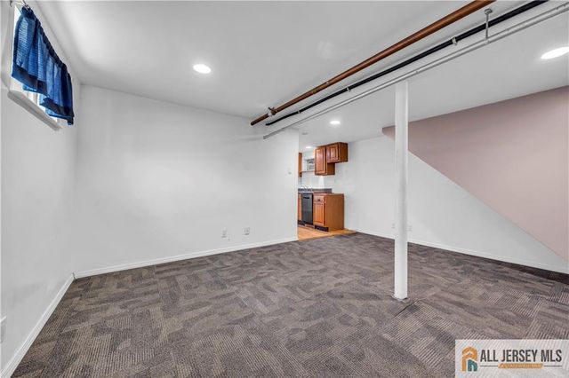 27 Charles Street, Carteret, NJ 07008