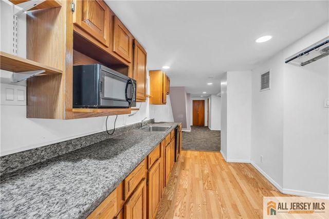 27 Charles Street, Carteret, NJ 07008