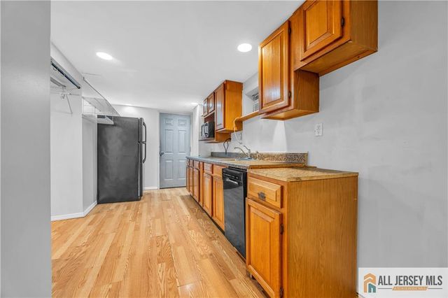 27 Charles Street, Carteret, NJ 07008