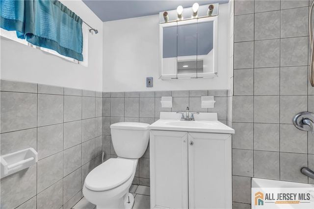 27 Charles Street, Carteret, NJ 07008