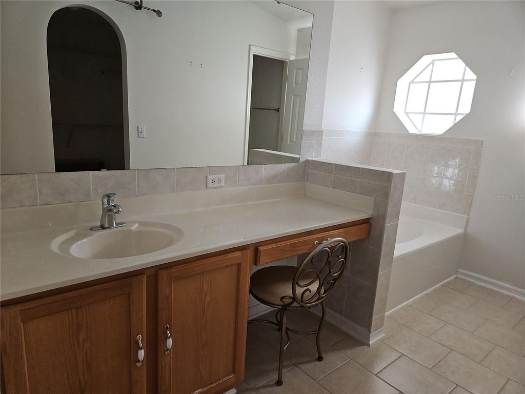 Image 14 of property listing at 6925 HEMLOCK ROAD, Ocala, FL 34472