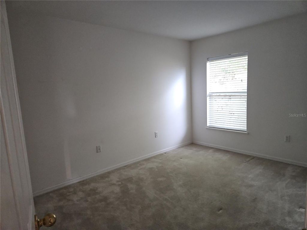 Image 10 of property listing at 6925 HEMLOCK ROAD, Ocala, FL 34472