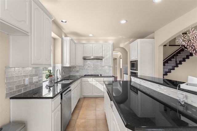 1300 Ghost Flower Drive, Fort Worth, TX 76177