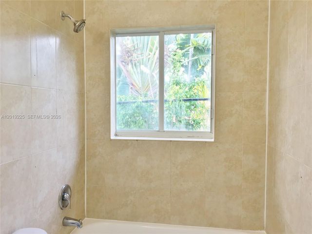 95 Edgewater Dr 207, Coral Gables, FL 33133