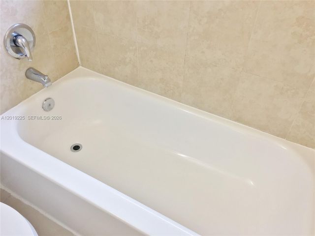 95 Edgewater Dr 207, Coral Gables, FL 33133