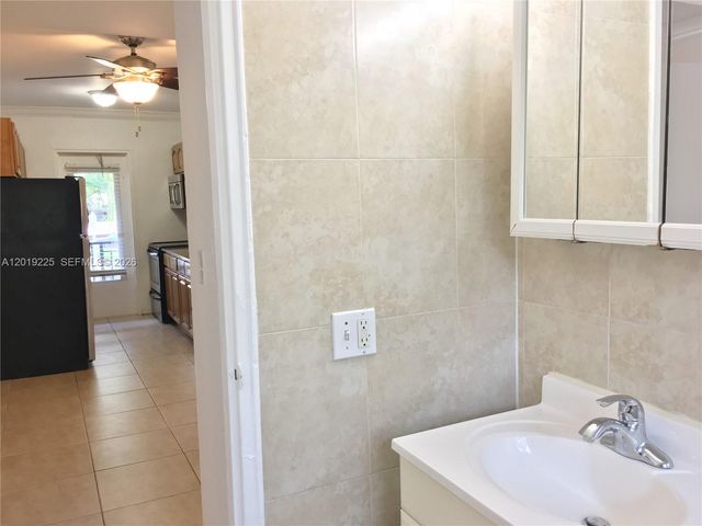 95 Edgewater Dr 207, Coral Gables, FL 33133
