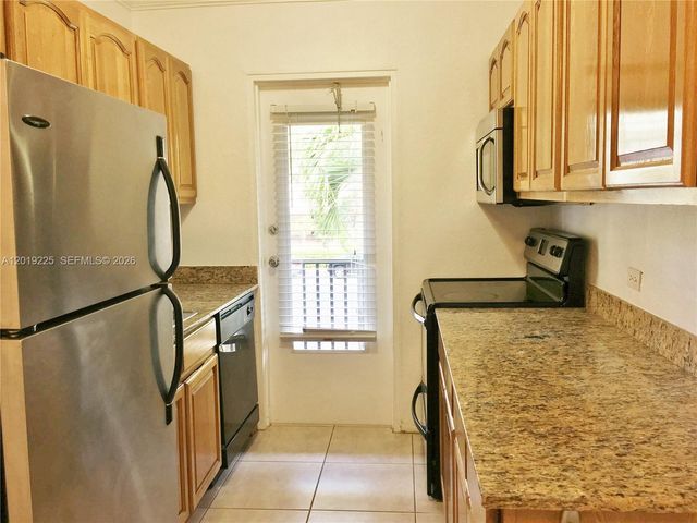 95 Edgewater Dr 207, Coral Gables, FL 33133