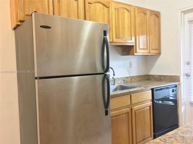 95 Edgewater Dr 207, Coral Gables, FL 33133