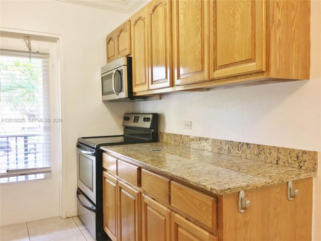 95 Edgewater Dr 207, Coral Gables, FL 33133