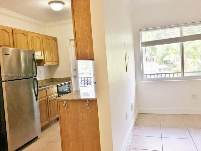 95 Edgewater Dr 207, Coral Gables, FL 33133