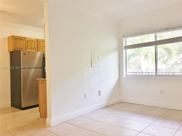 95 Edgewater Dr 207, Coral Gables, FL 33133