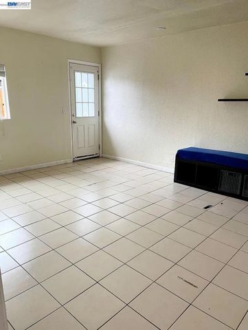 896 Lausanne Avenue, Daly City, CA 94014