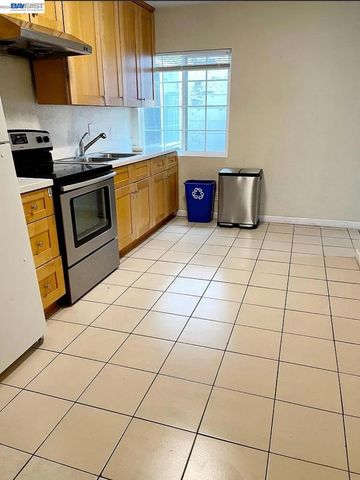 896 Lausanne Avenue, Daly City, CA 94014