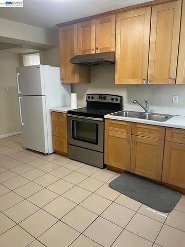 896 Lausanne Avenue, Daly City, CA 94014