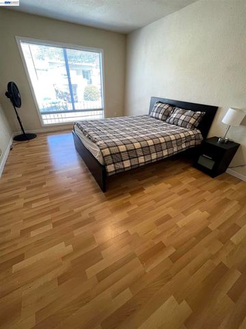 896 Lausanne Avenue, Daly City, CA 94014