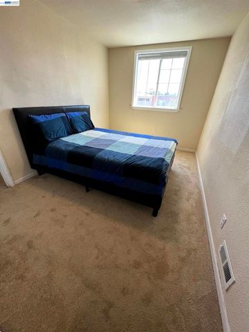 896 Lausanne Avenue, Daly City, CA 94014