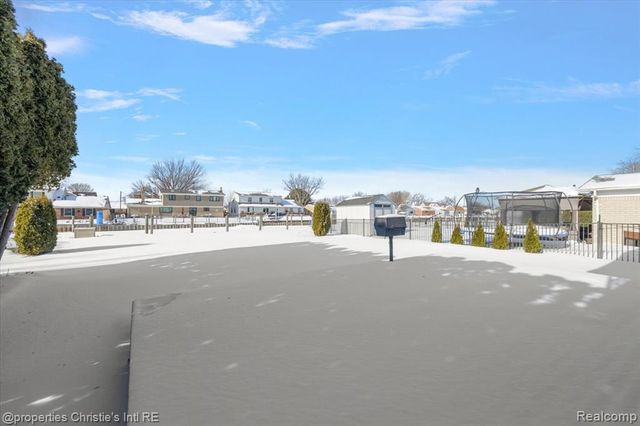 39375 E Archer Drive, Harrison Twp, MI 48045