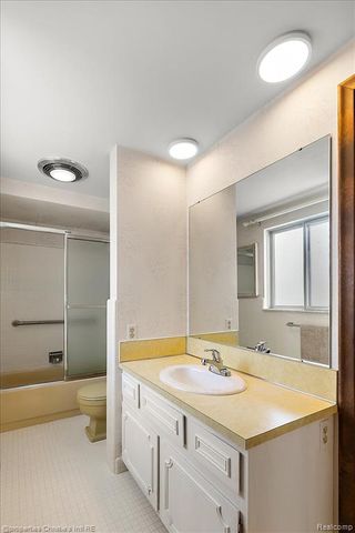 39375 E Archer Drive, Harrison Twp, MI 48045