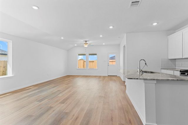 1527 Shimmering Ocean Way, Iowa Colony, TX 77583