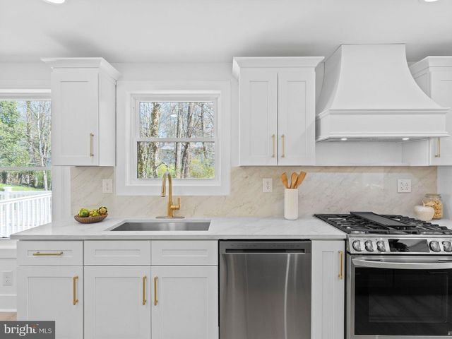 3 OVERBROOK CIR, Moorestown, NJ 08057