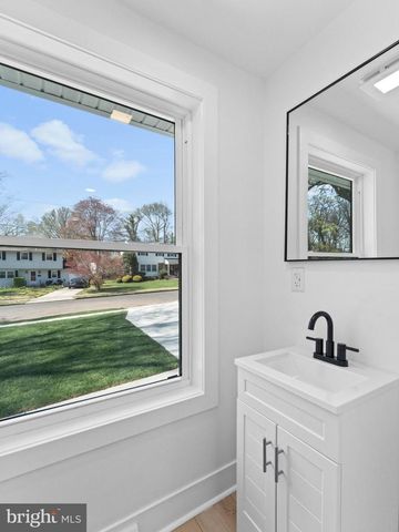3 OVERBROOK CIR, Moorestown, NJ 08057