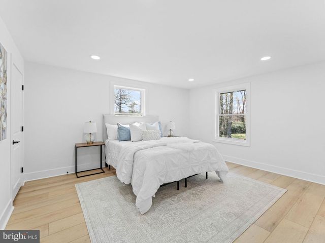 3 OVERBROOK CIR, Moorestown, NJ 08057