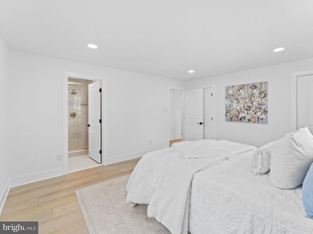 3 OVERBROOK CIR, Moorestown, NJ 08057