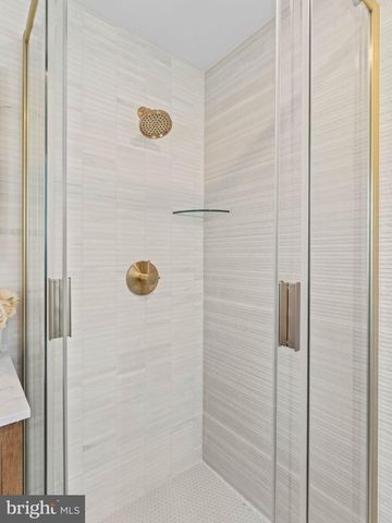 3 OVERBROOK CIR, Moorestown, NJ 08057