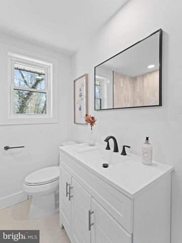 3 OVERBROOK CIR, Moorestown, NJ 08057