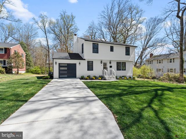 3 OVERBROOK CIR, Moorestown, NJ 08057