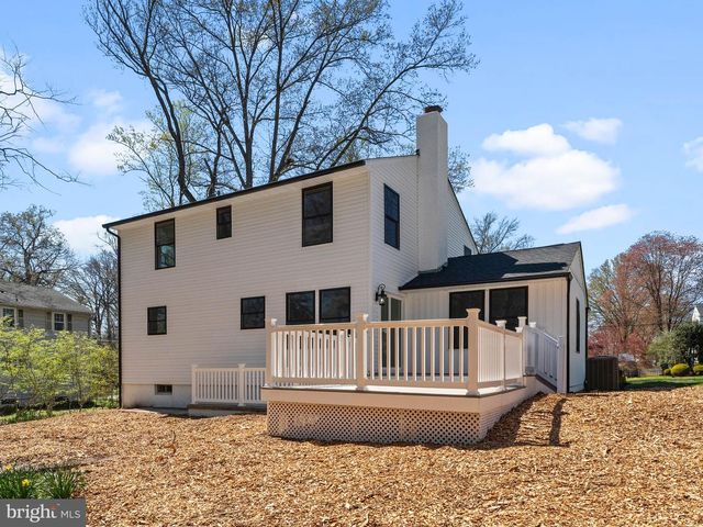 3 OVERBROOK CIR, Moorestown, NJ 08057
