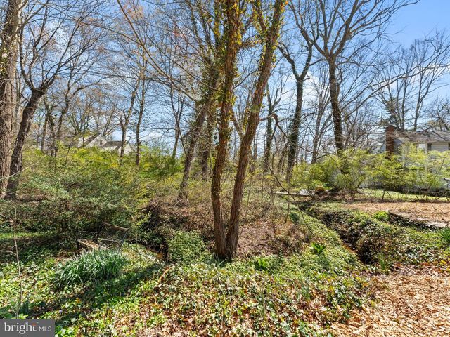 3 OVERBROOK CIR, Moorestown, NJ 08057