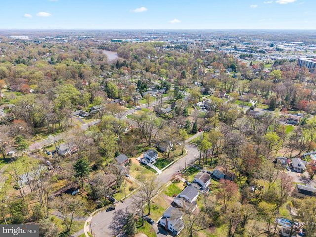 3 OVERBROOK CIR, Moorestown, NJ 08057