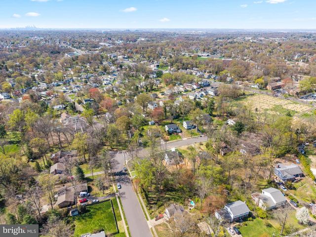 3 OVERBROOK CIR, Moorestown, NJ 08057
