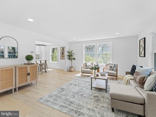 3 OVERBROOK CIR, Moorestown, NJ 08057