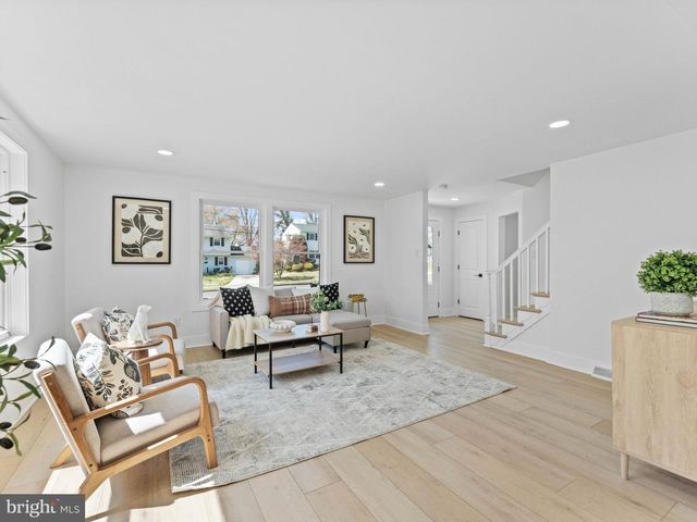 3 OVERBROOK CIR, Moorestown, NJ 08057