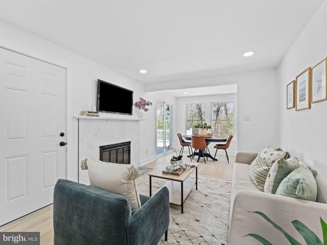 3 OVERBROOK CIR, Moorestown, NJ 08057