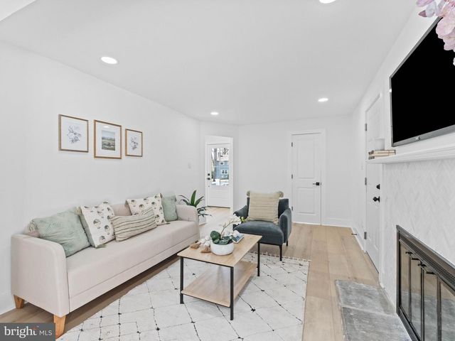 3 OVERBROOK CIR, Moorestown, NJ 08057