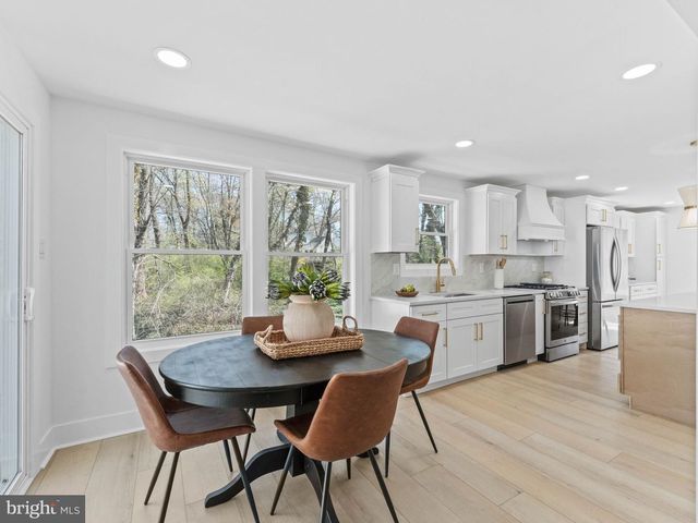 3 OVERBROOK CIR, Moorestown, NJ 08057