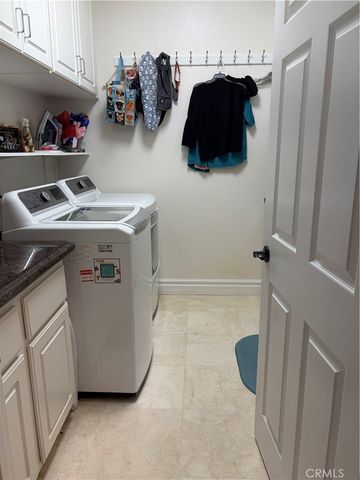18268 Hollowtree Lane, Riverside, CA 92504