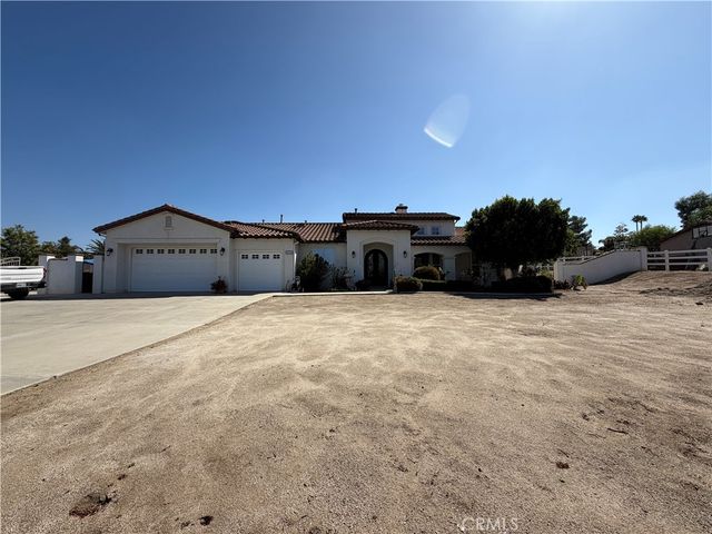 18268 Hollowtree Lane, Riverside, CA 92504