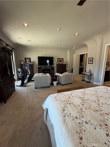 18268 Hollowtree Lane, Riverside, CA 92504