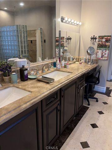 18268 Hollowtree Lane, Riverside, CA 92504