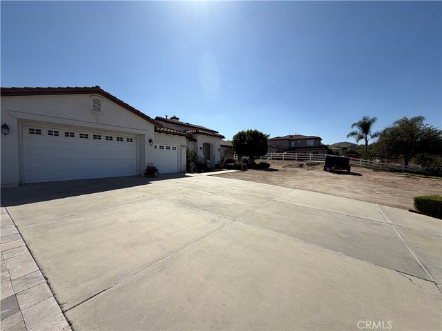 18268 Hollowtree Lane, Riverside, CA 92504