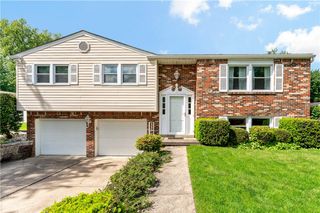 27 Dover Rd, Penn Twp, PA 15642